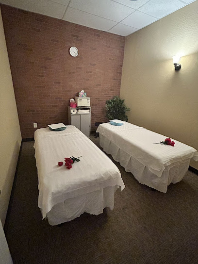 Deluxe Massage Therapy photo 1