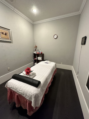 Caring hands massage listing photo
