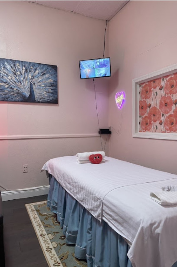 Massage & Body Rub photo 1