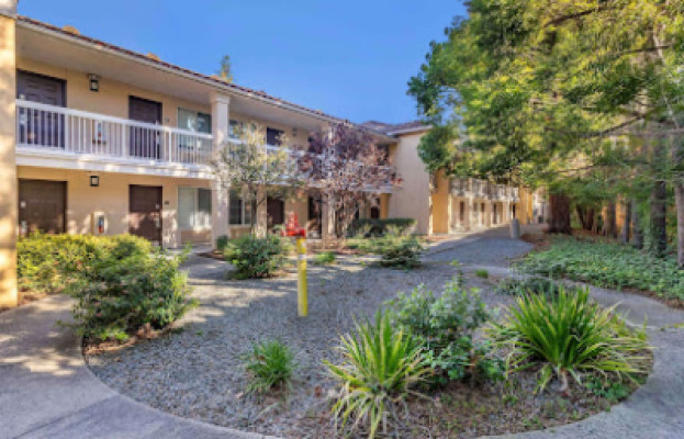 Queen Spa listing photo