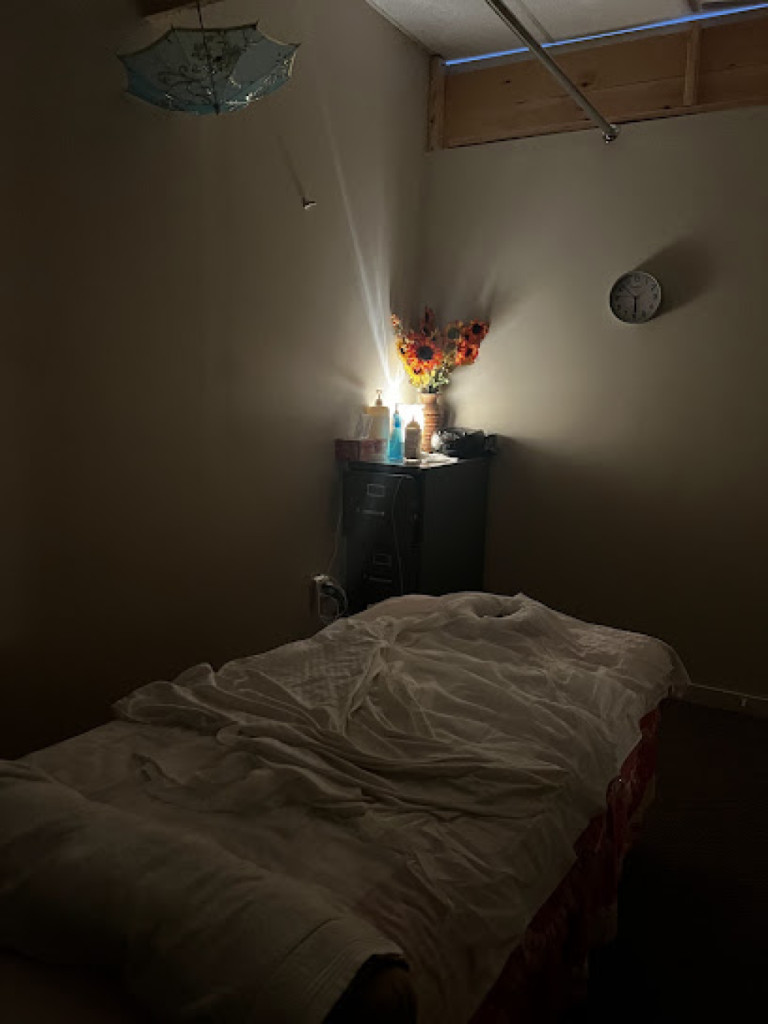 Sunflower Massage photo 1