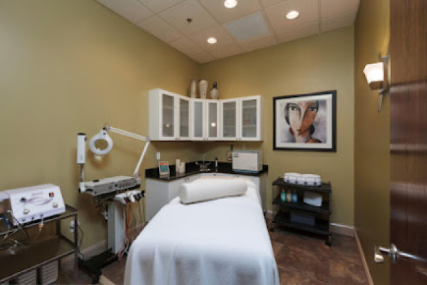 MassageLuXe listing photo