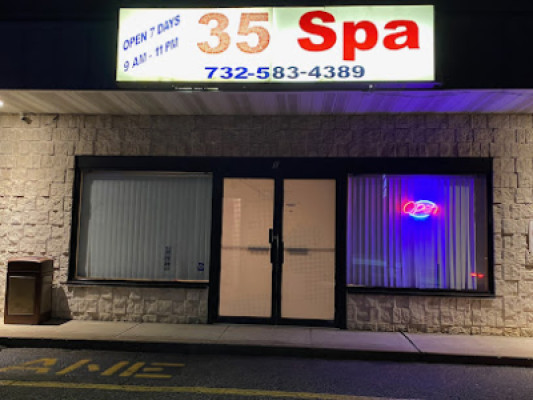 35 Spa listing photo