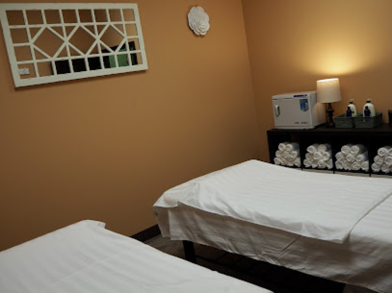 Peaceful garden massage photo 1