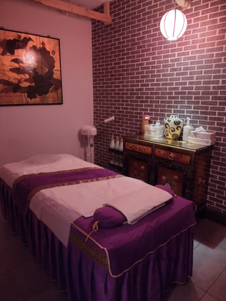 Asian massage photo 1