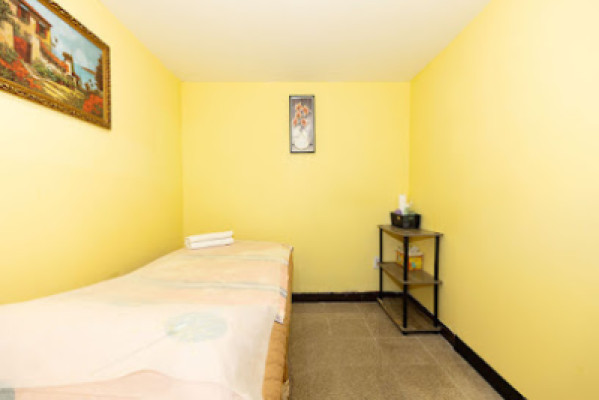 651 SPA listing photo