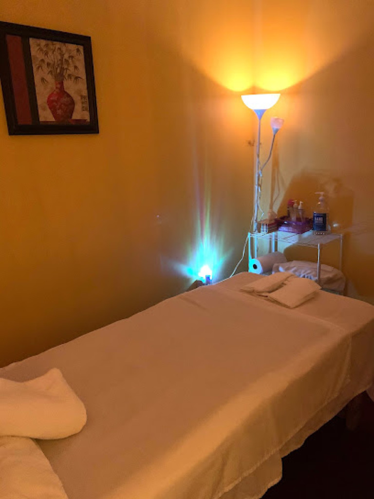 Awesome Massage photo 1