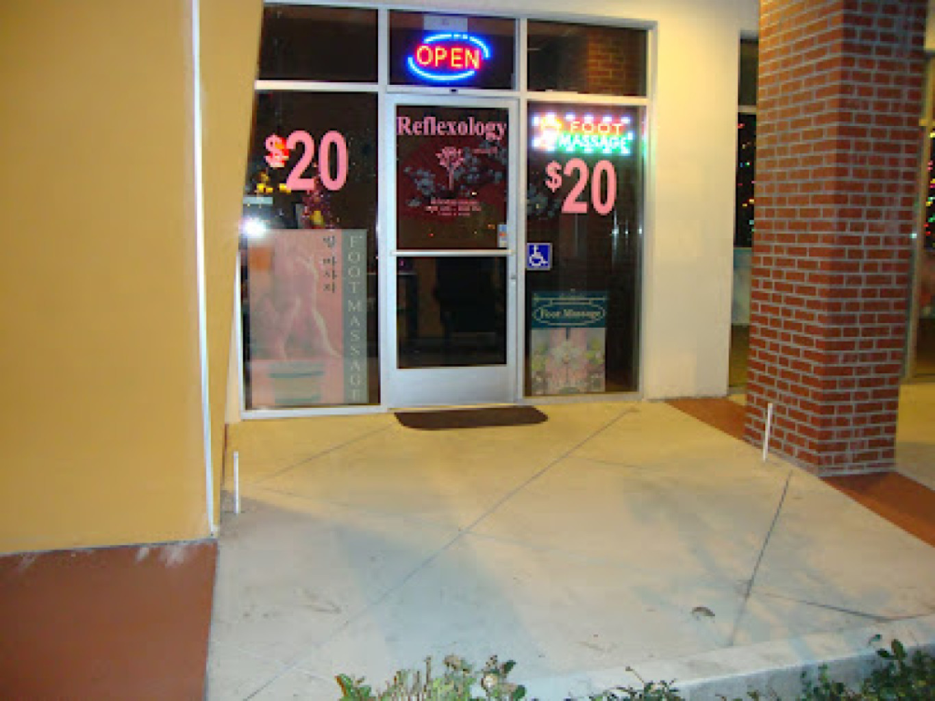 One By One Foot Massage photo 1