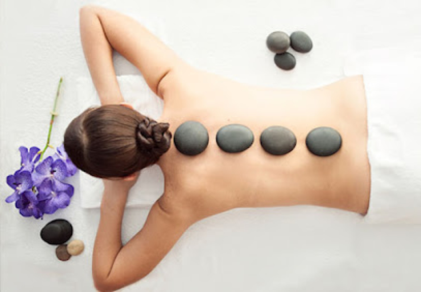 Hot stone massage photo 1