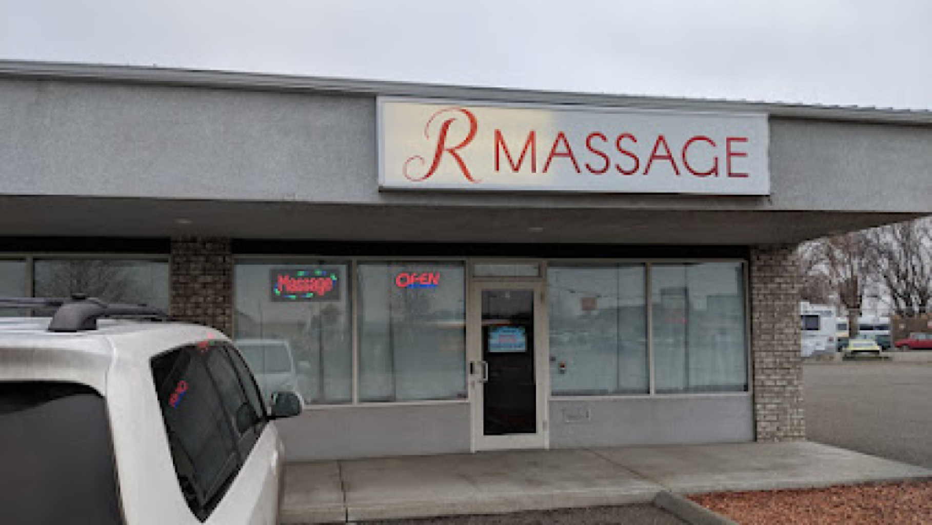 R Massage photo 1