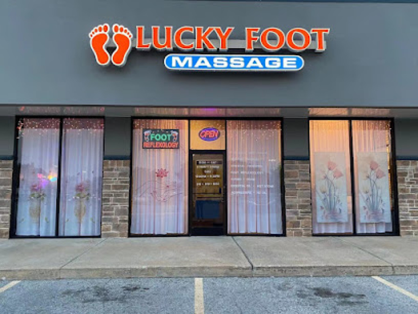 Lucky foot massage photo 1