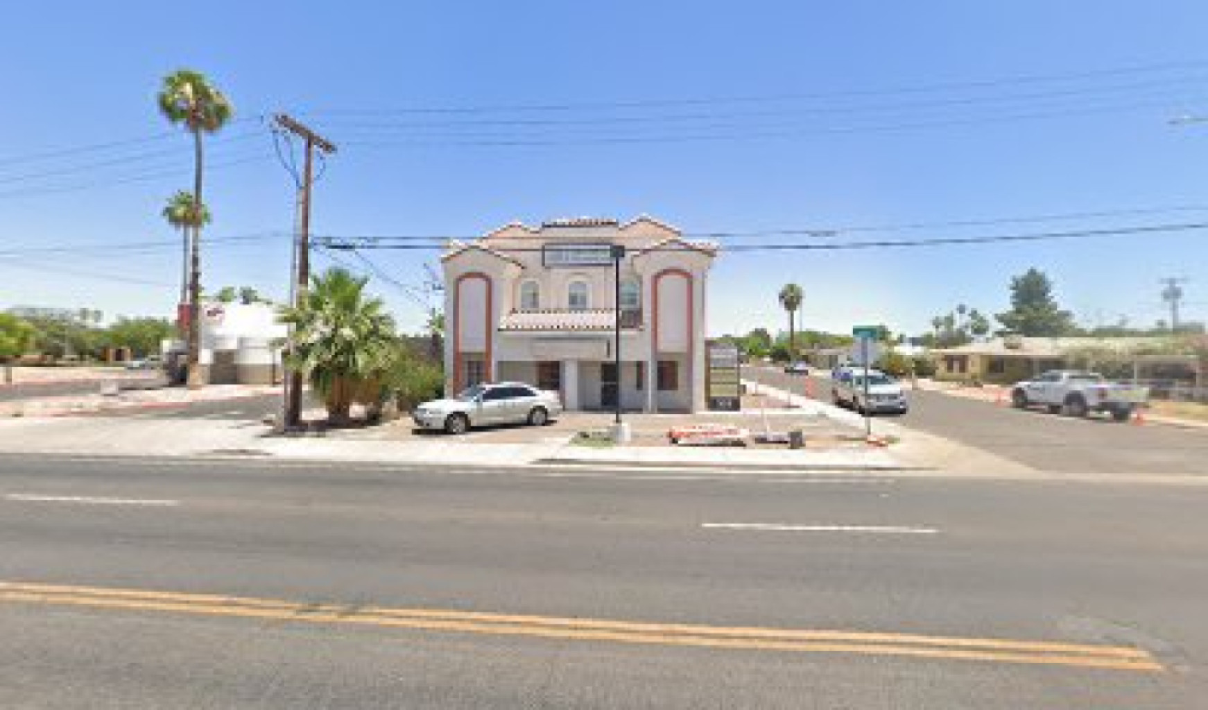 Latina Parlor photo 1