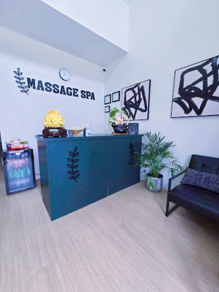 Moon massage photo 1