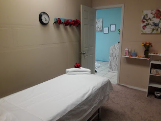Moon Massage On Lomas listing photo
