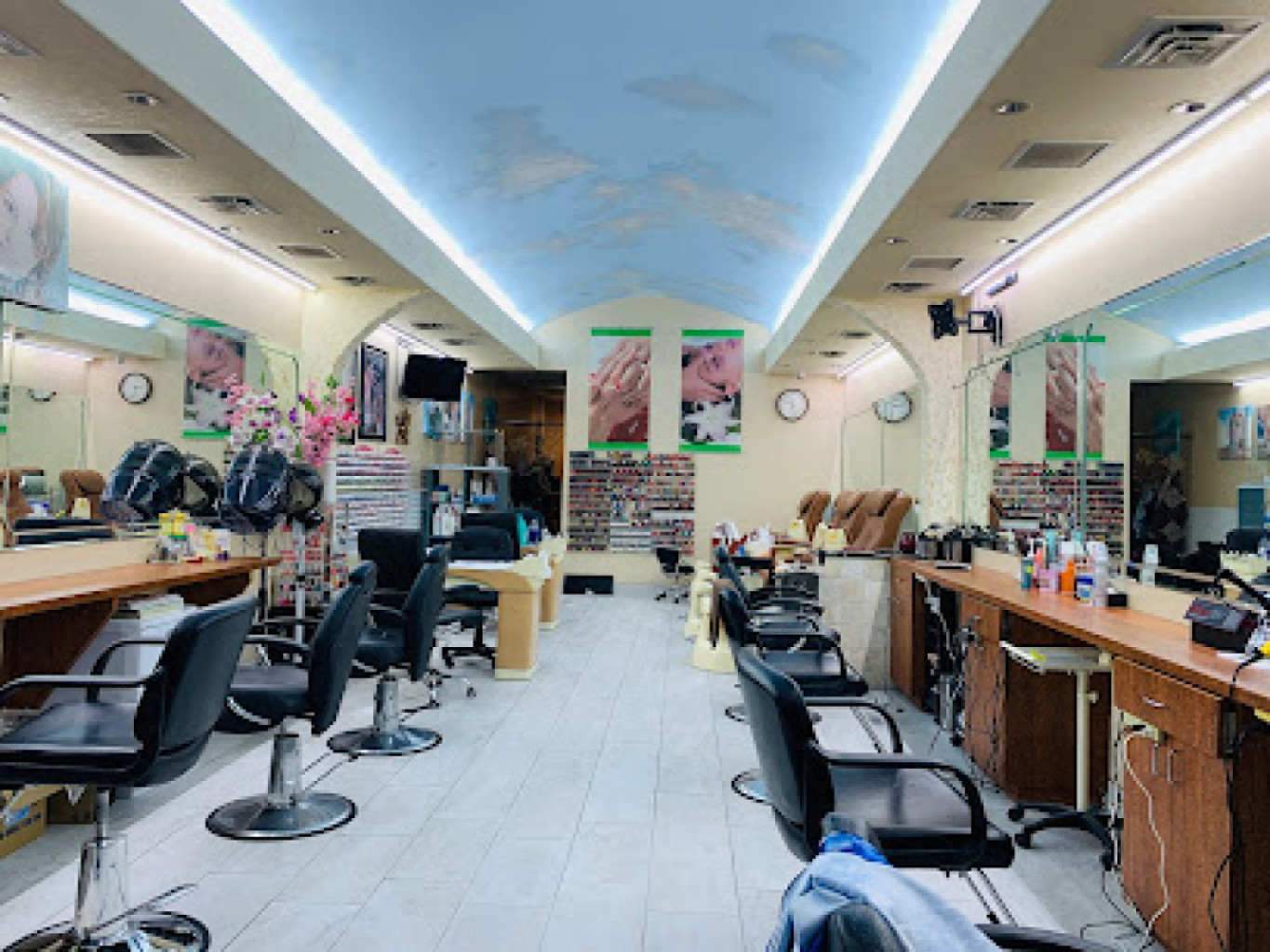 Chi Hair Nails & Spa photo 1