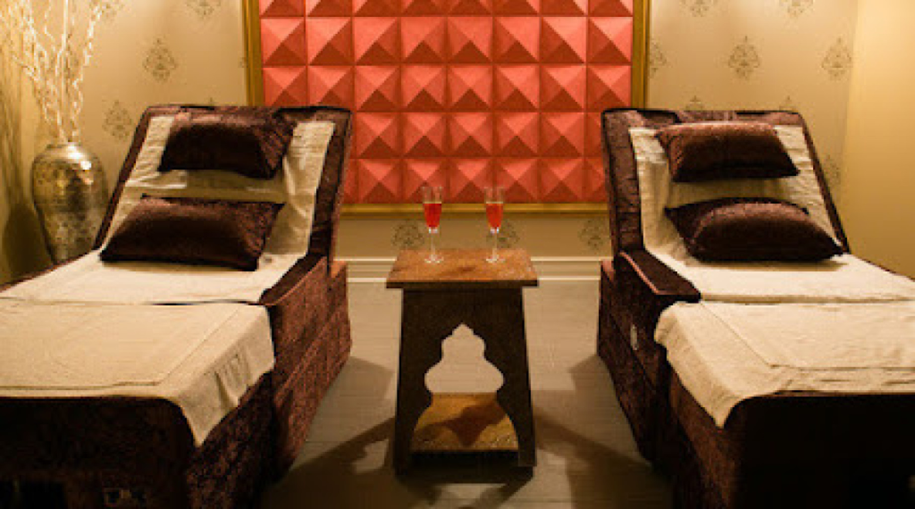 Versailles Massage & Bar photo 1