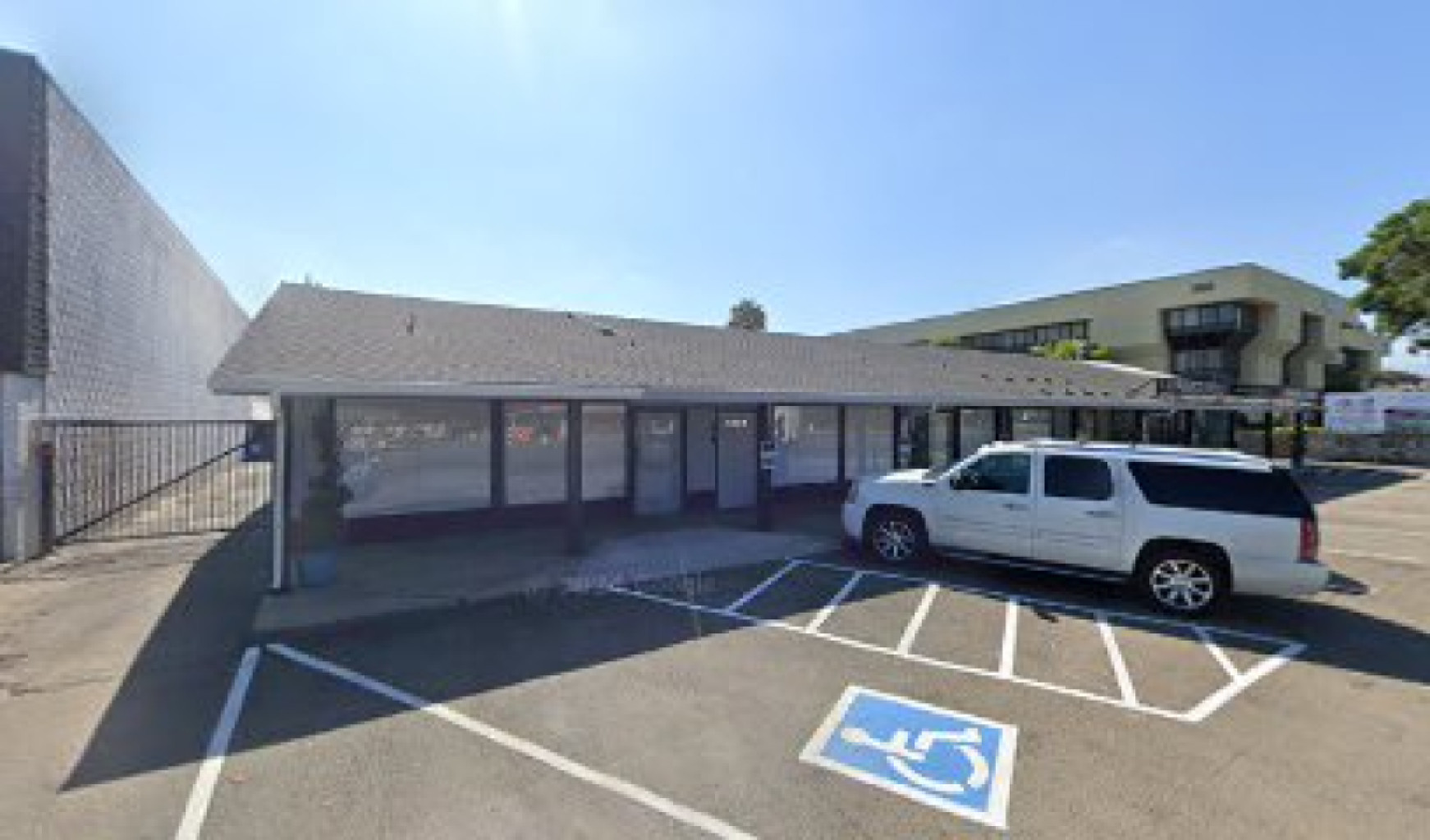 Blue Waves Salon and Spa photo 1