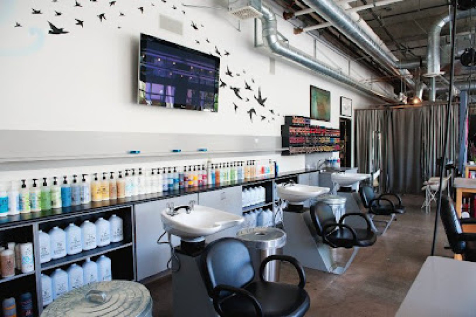 B 2000 Salon & Spa photo 1