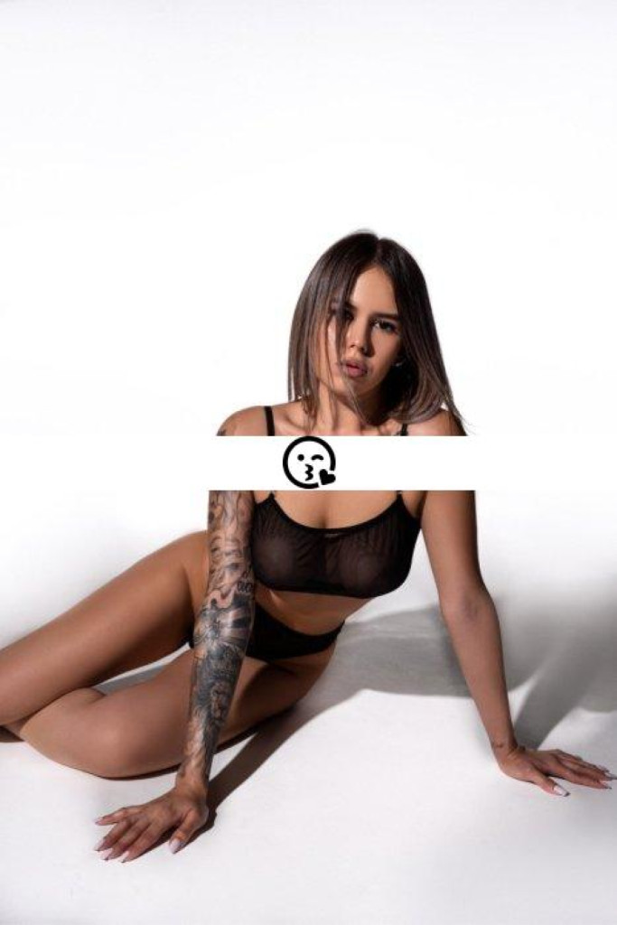 Alina photo 1