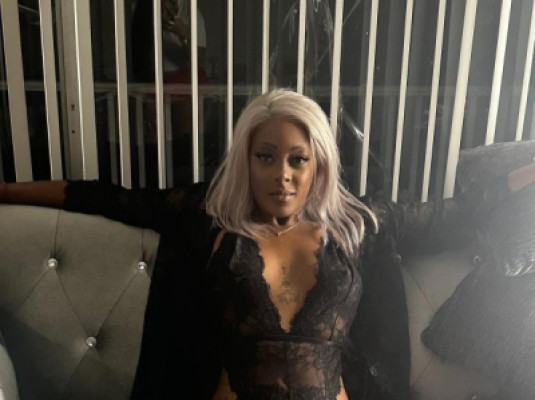 Rihanna listing photo