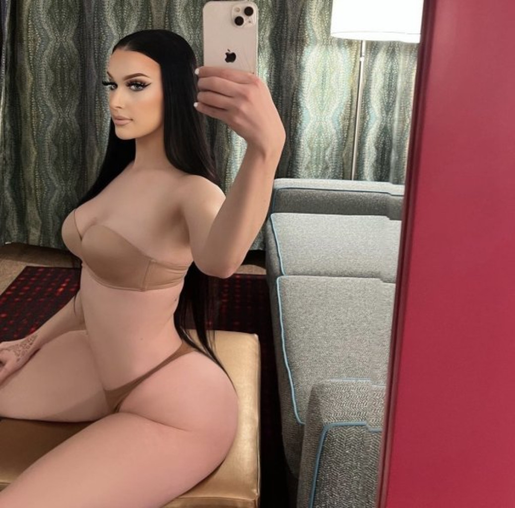 New pics ‼️ Kim 💕 photo 1