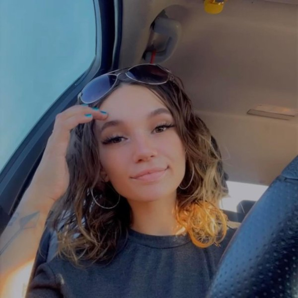 Chloe Mandy photo 1