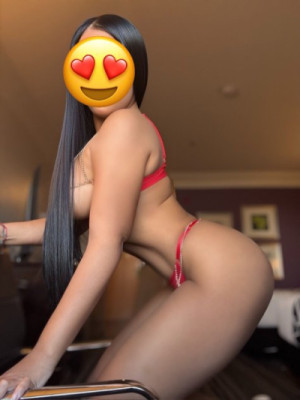 Hermosa y sexy Latina disponible para todo