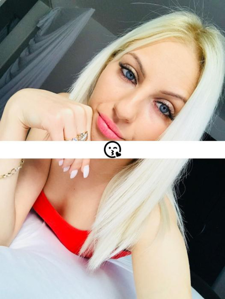 Julia sexy photo 1