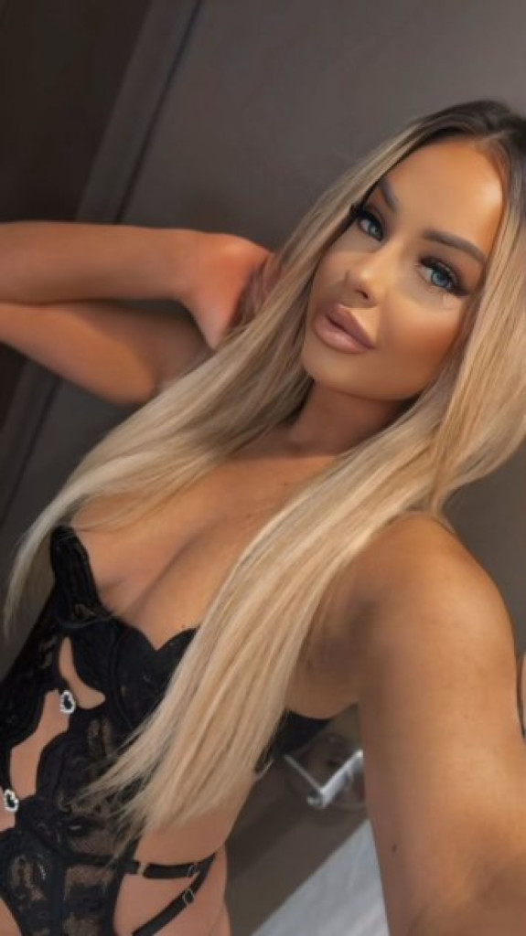 Viktoria Rose photo 1