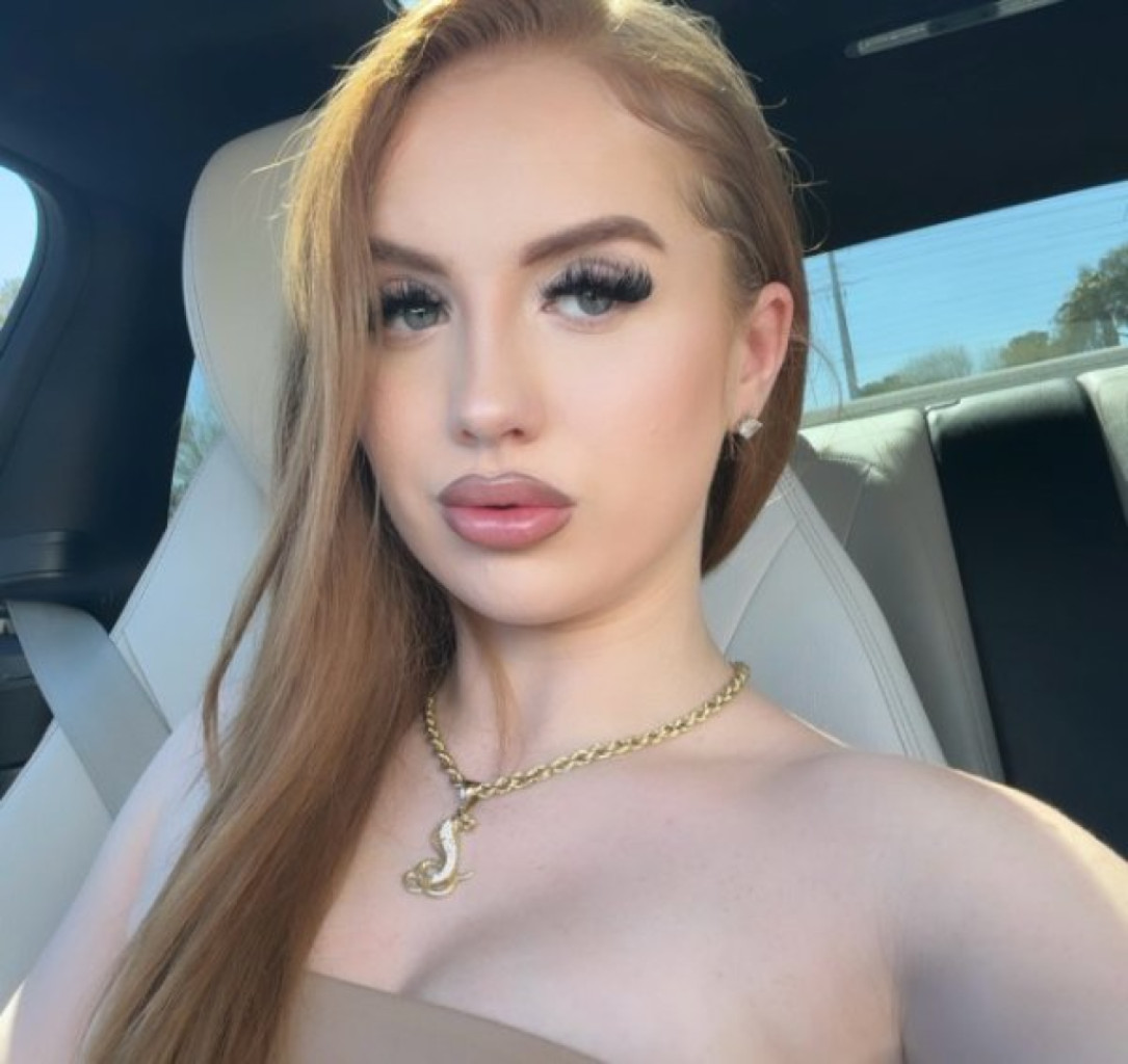 Scarlett photo 1