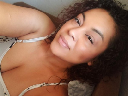 I&rsquo;m available for both incall and outcall 🥰Juicy pussy❤️