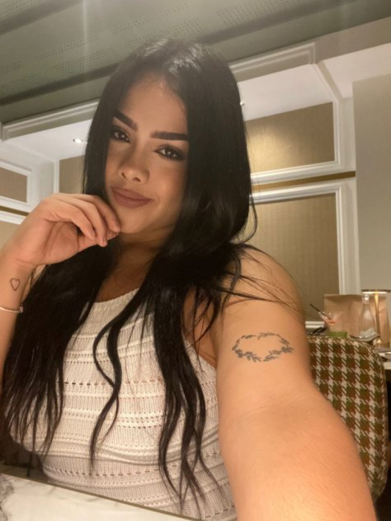 Available, Call me photo 1