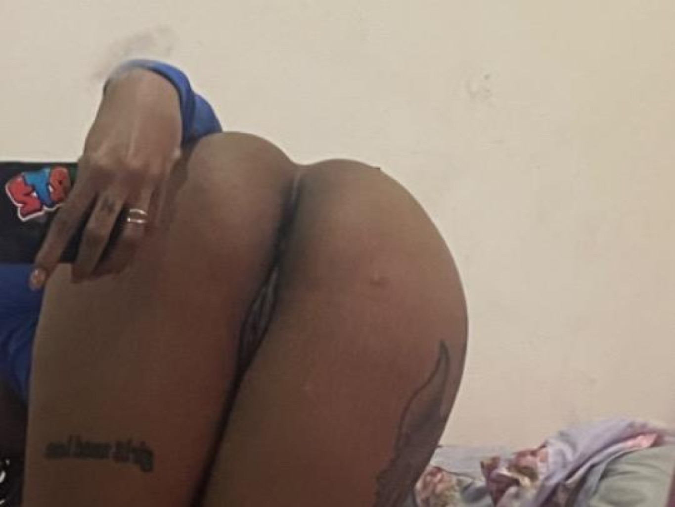 petite babe 💋 photo 1