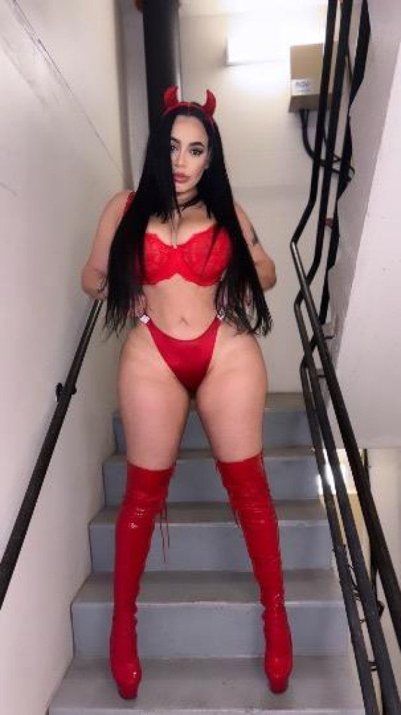 Mia photo 1