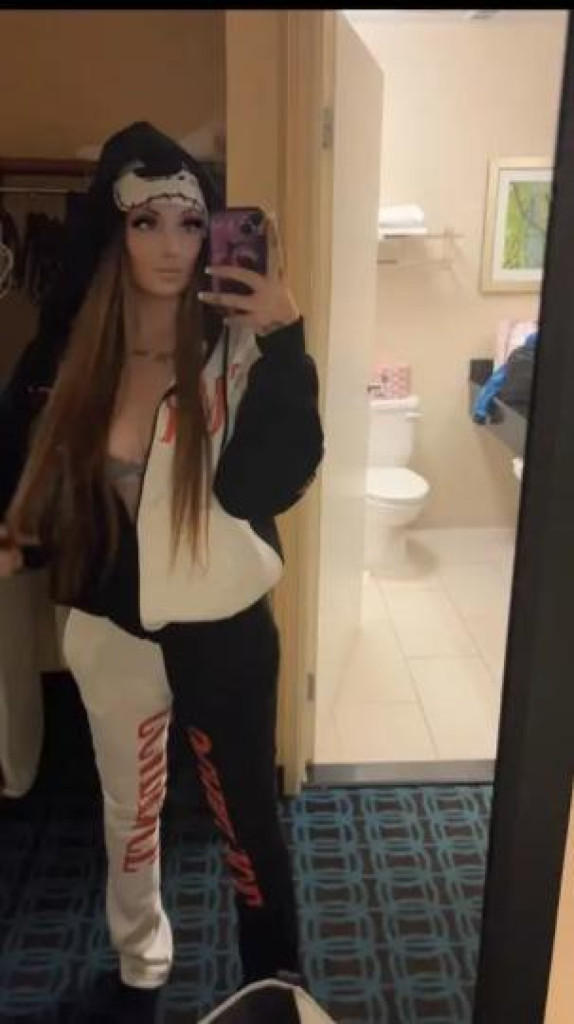 Desirae photo 1