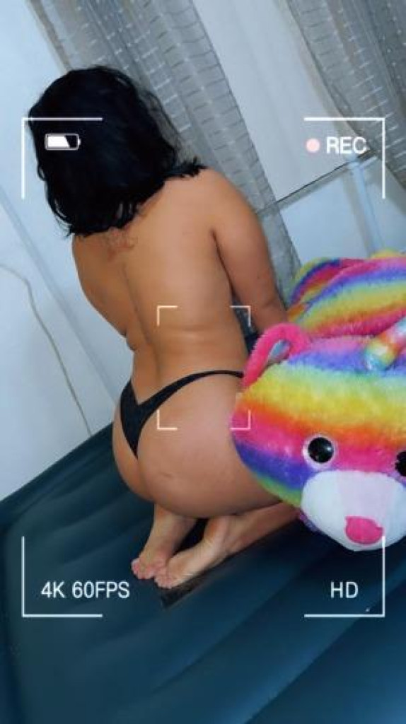 Mía photo 1