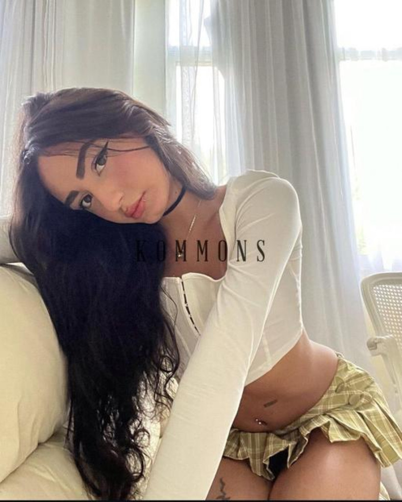 Mia photo 1