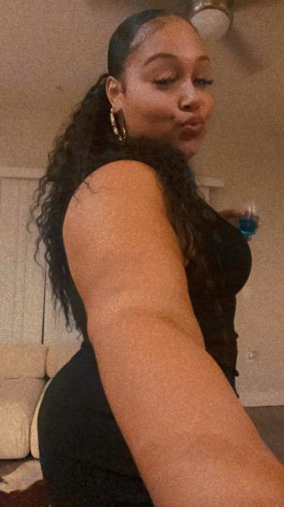 Mia photo 1