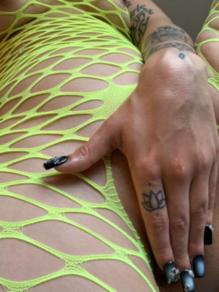 FRENCH TIP FEET/ DOMINATE QUEEN photo 1
