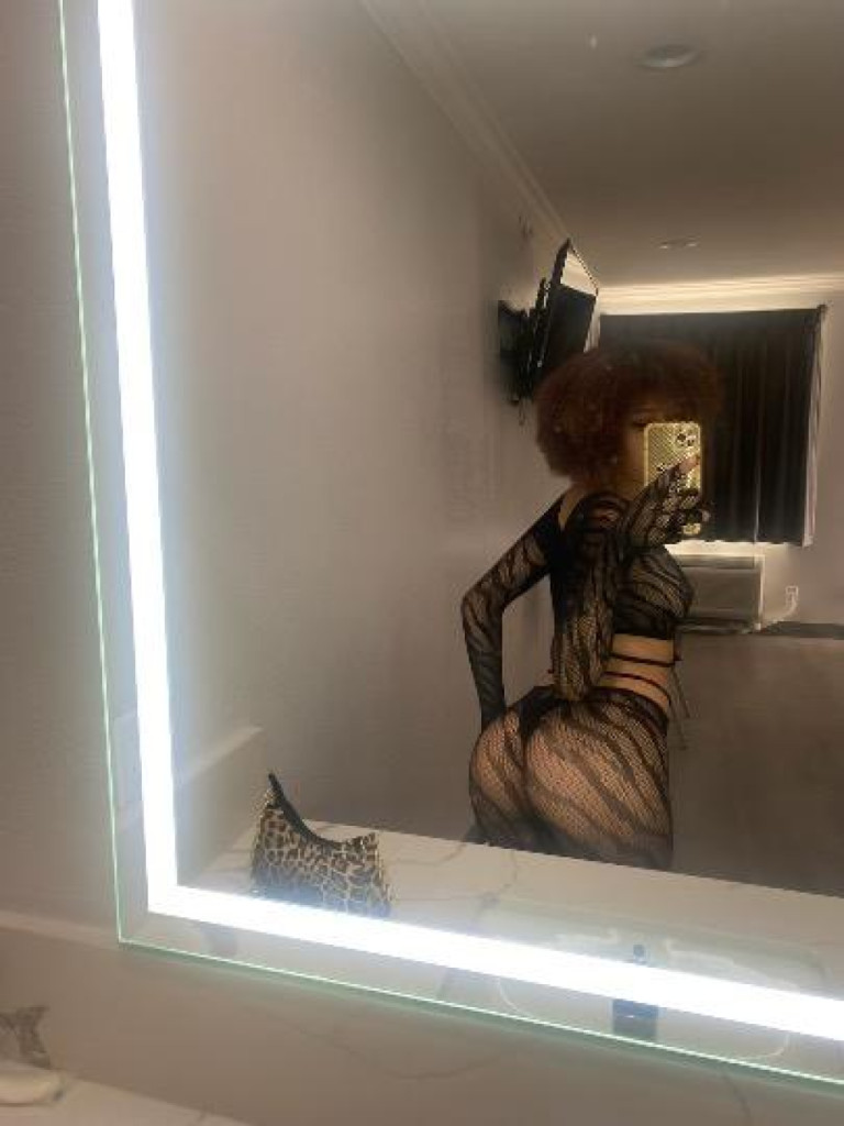 Mia photo 1