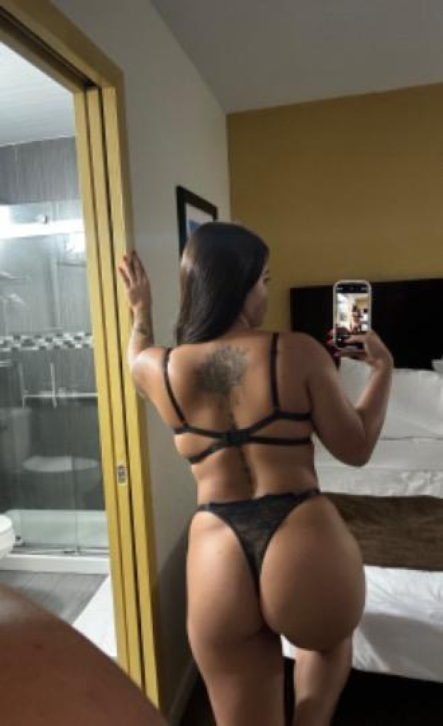 Melanie photo 1