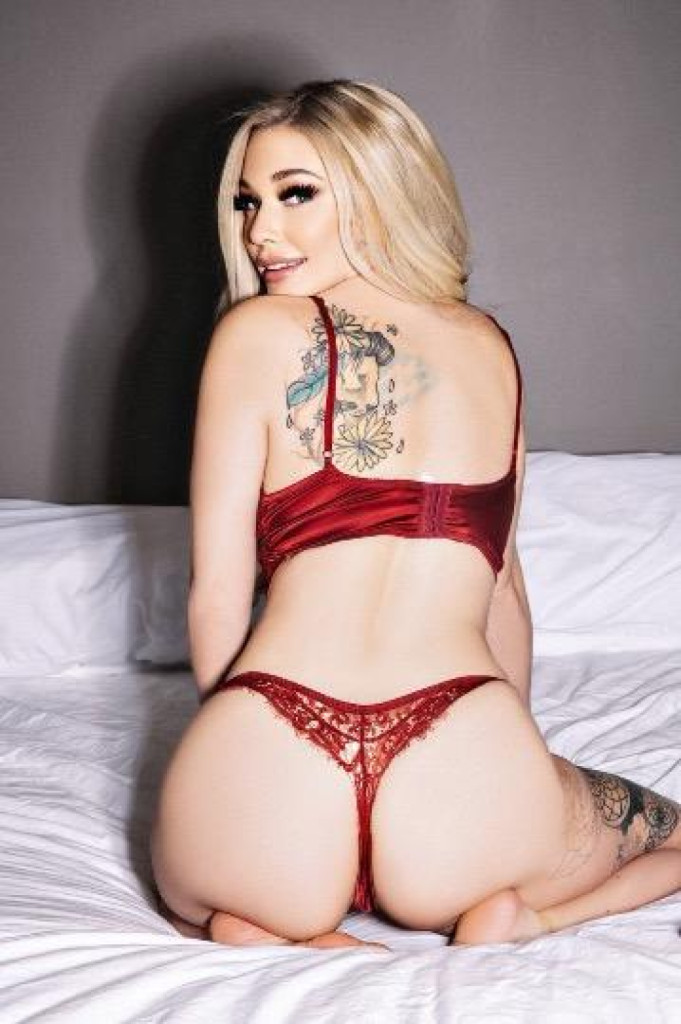 Harlow photo 1