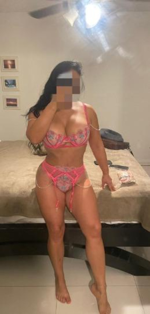 Camila photo 1