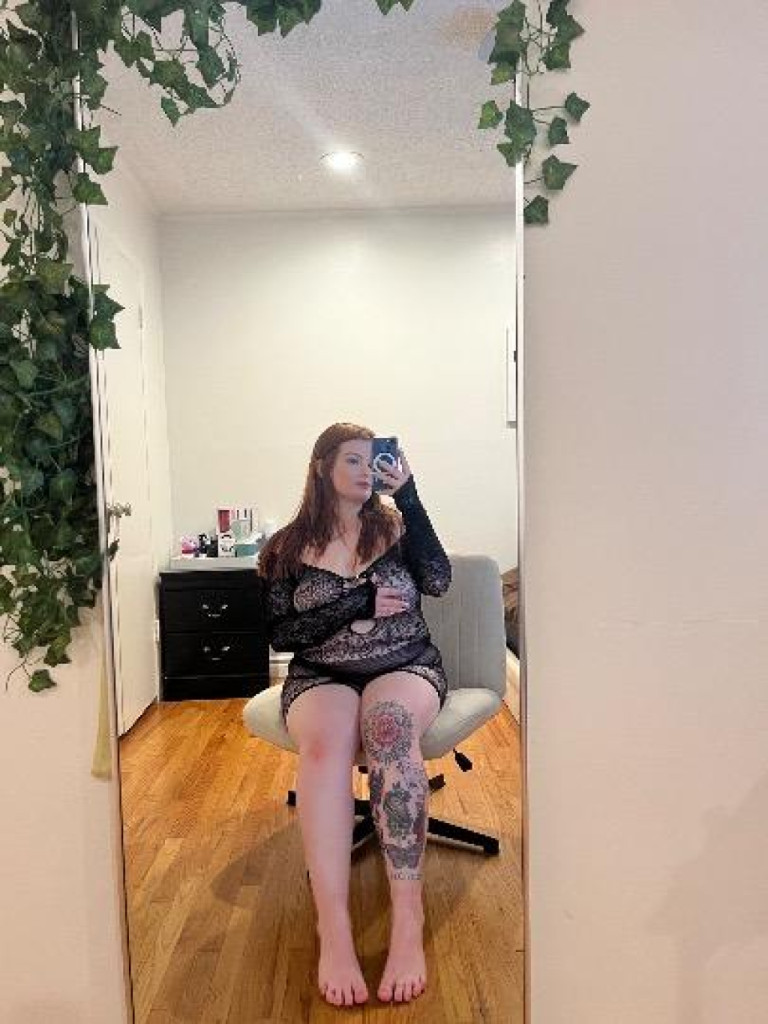 Seductive Irish white girl photo 1