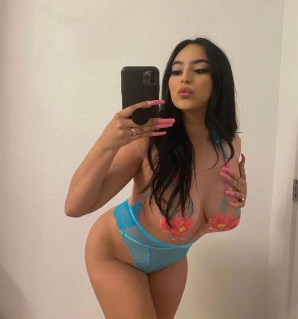 Pamela photo 1