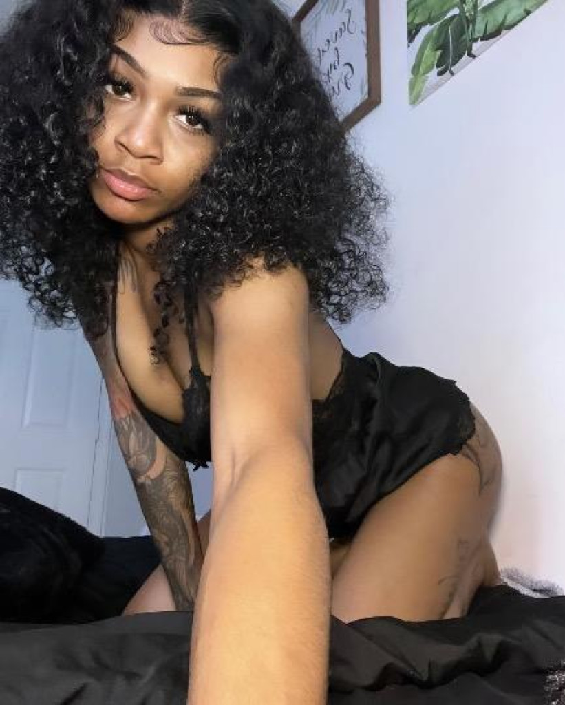Ashley😉 outcalls only photo 1
