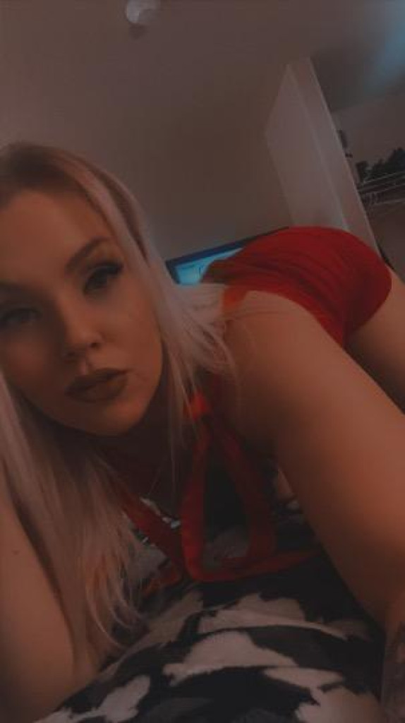 ASHLEY photo 1