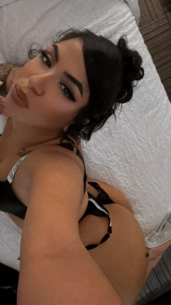 Mia photo 1