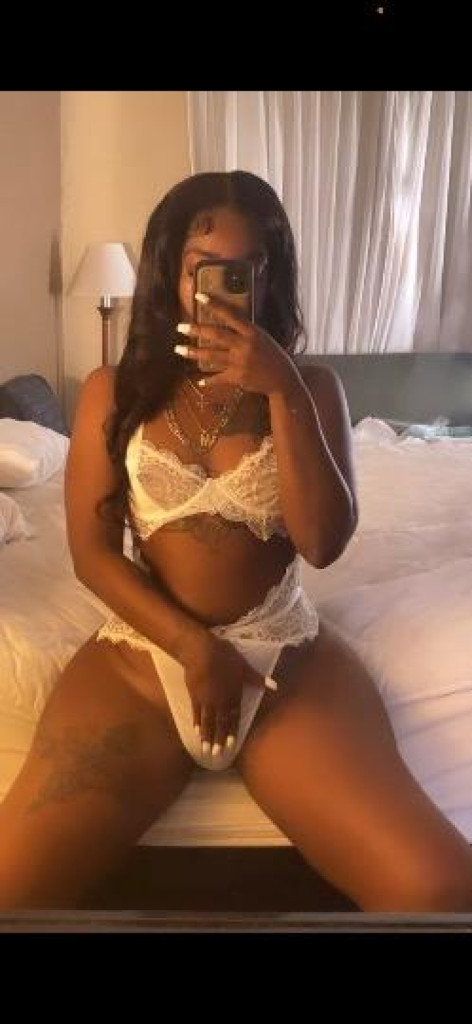 Mia photo 1
