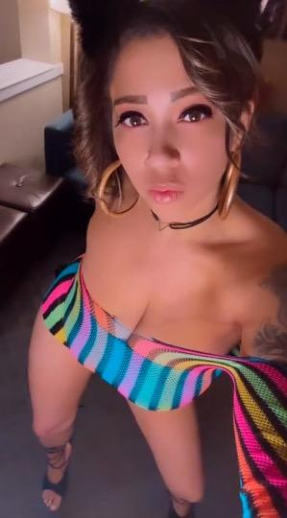 Do I look boring to you photo 1